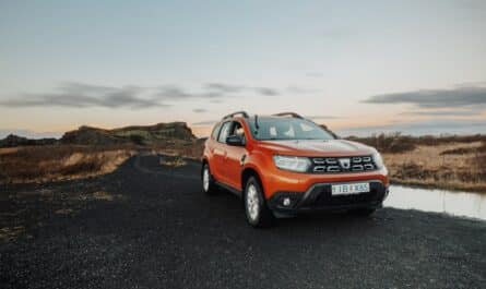 découvrez le dacia logan, une berline spacieuse et fonctionnelle, alliant confort et économie. avec son design moderne et ses équipements pratiques, le logan est le choix idéal pour les familles et les professionnels à la recherche d'une voiture fiable à un prix raisonnable.